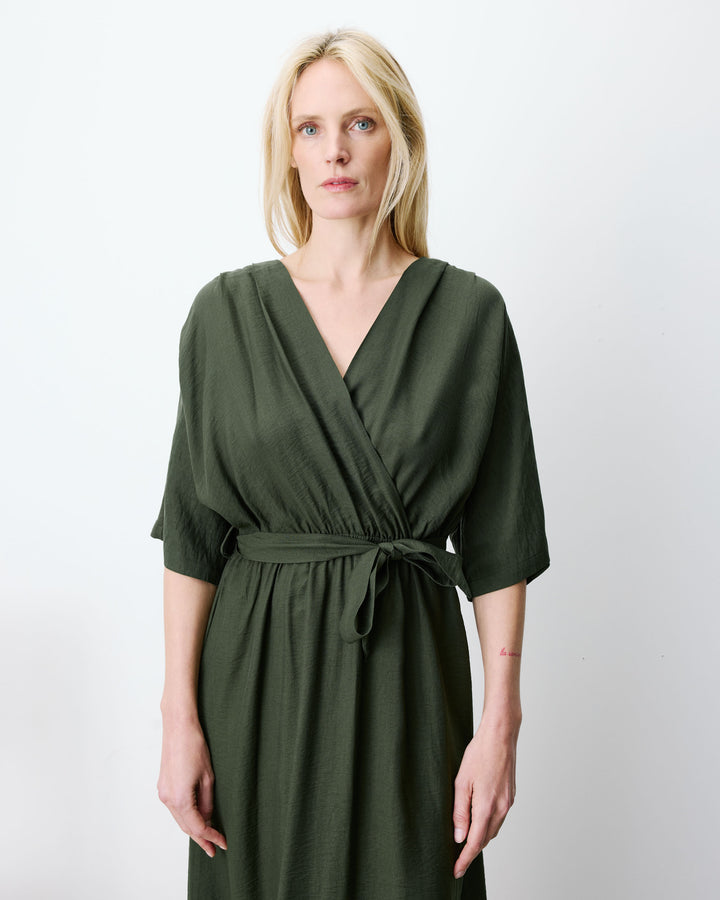 Robe longue évasée col V croisé kaki Amelia
