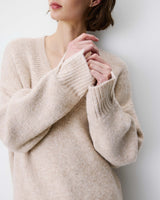 Robe pull courte oversize col V beige Airina