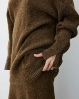Robe pull courte oversize col V chocolat Airina