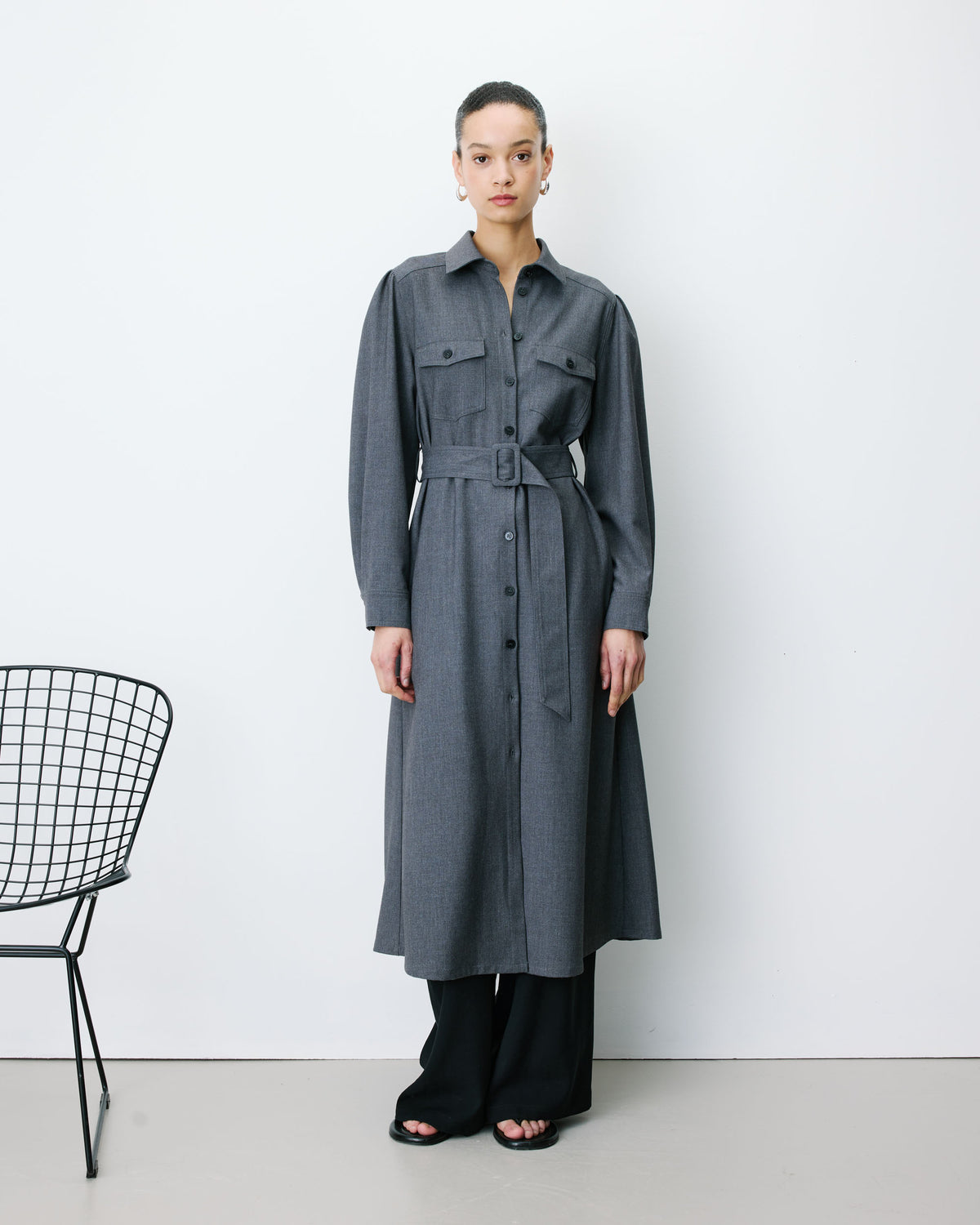 Robe chemise longue cintrée à la taille anthracite Arella