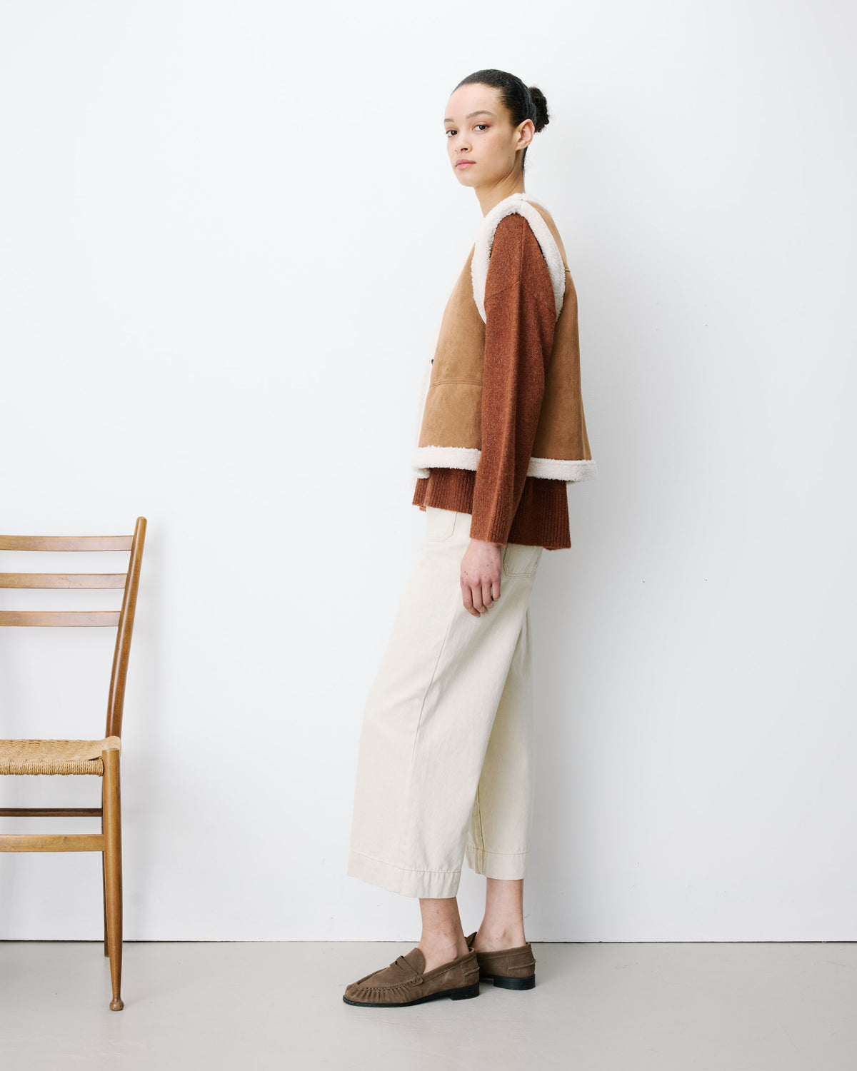 Veste sans manches en fausse shearling col V coffee Anya