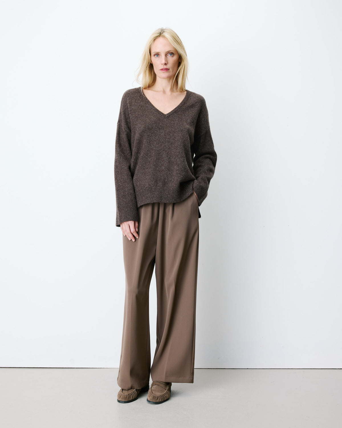 Pull ample col V en maille lurex chocolat Salvador