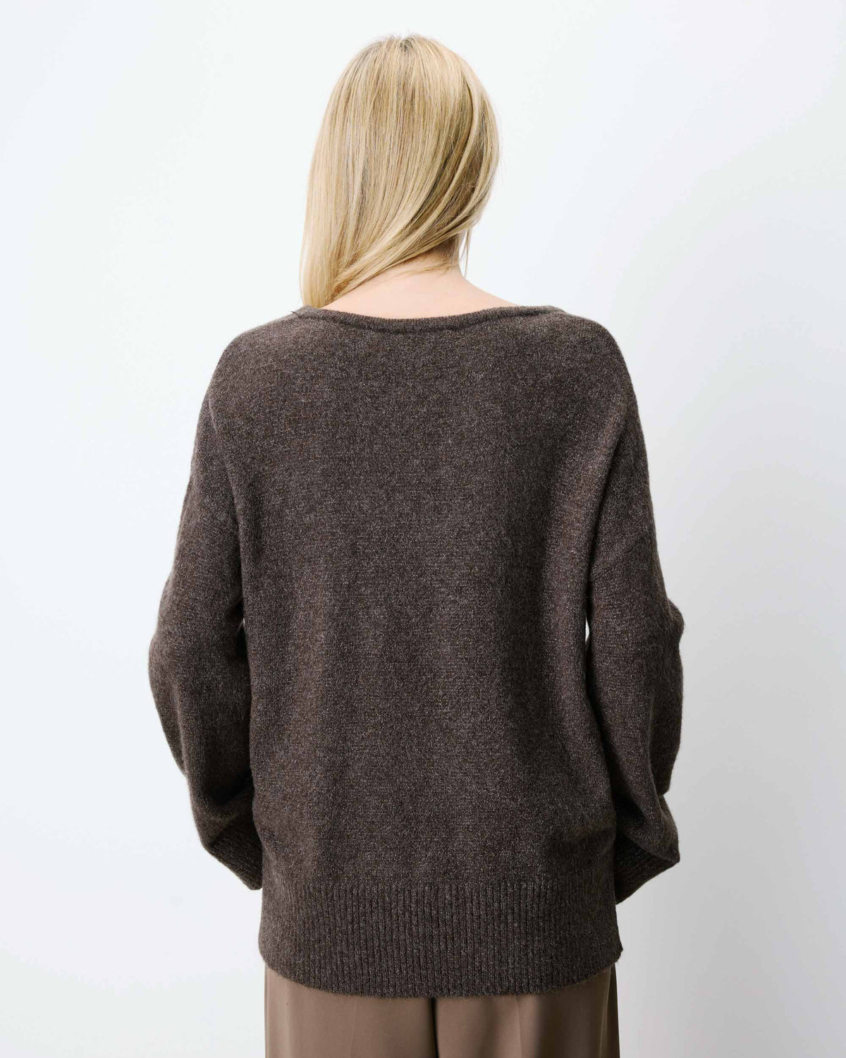 Pull ample col V en maille lurex chocolat Salvador