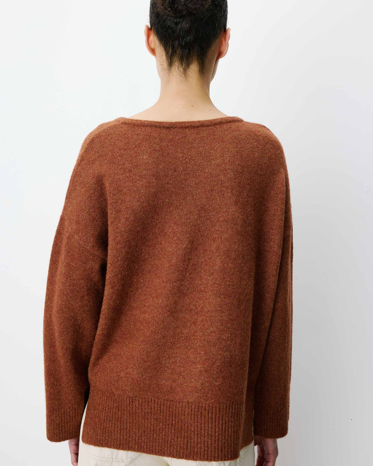 Pull ample col V en maille lurex coffee Salvador
