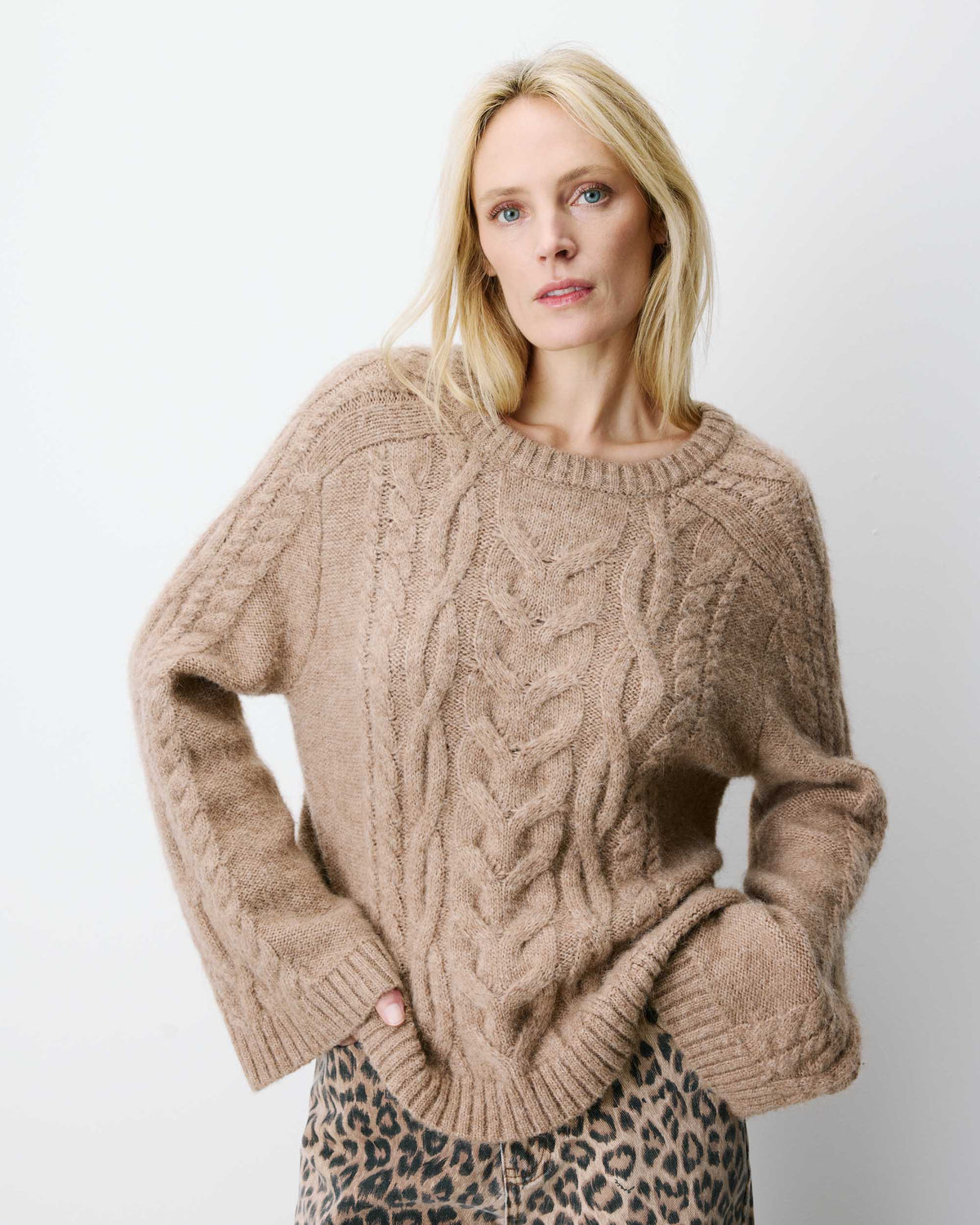 Pull torsadé à nouer au dos beige Arcelin