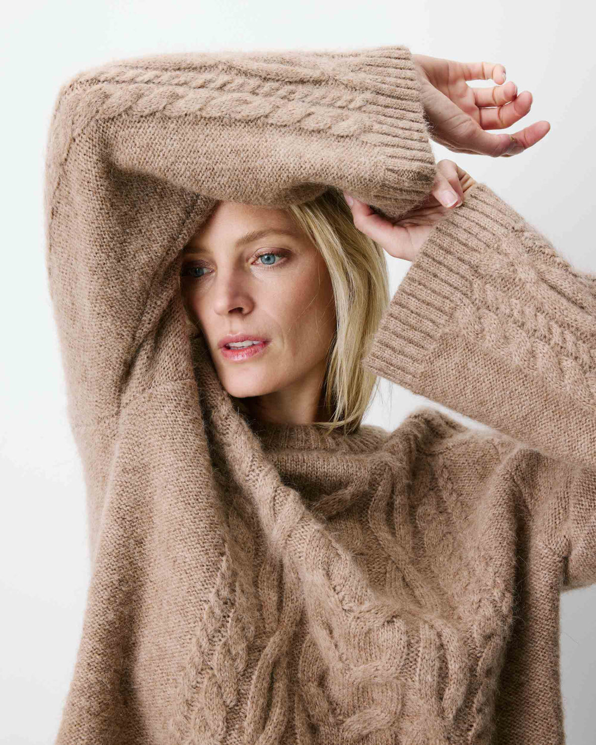 Pull torsadé à nouer au dos beige Arcelin