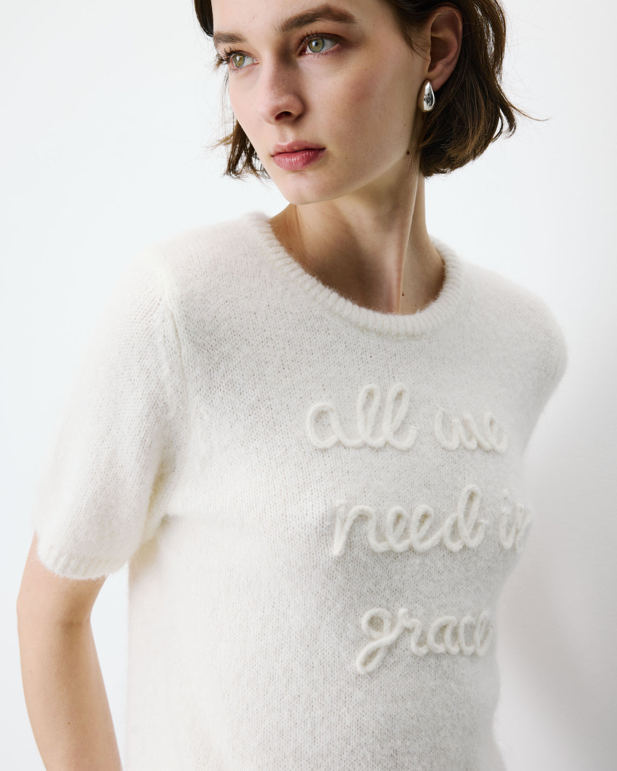 Pull manches courtes à message brodé ivoire Austyn