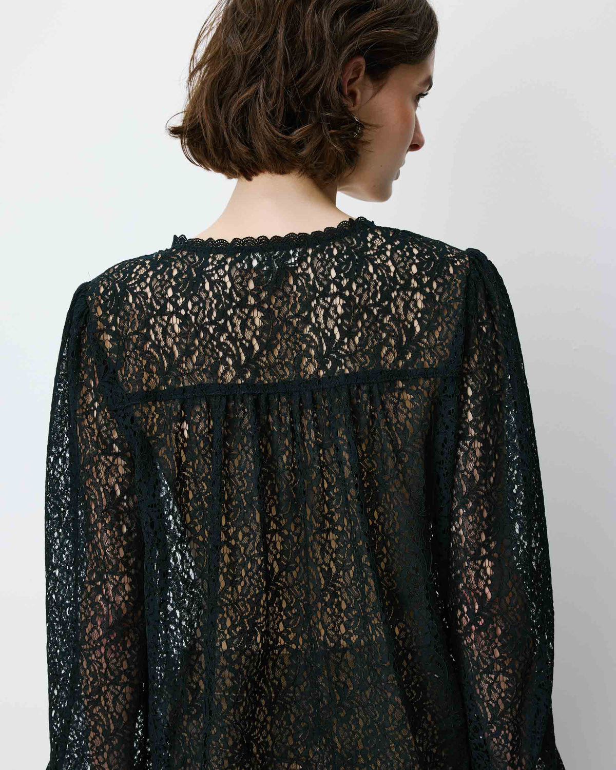 Blouse en dentelle col V manches longues noir Aurora