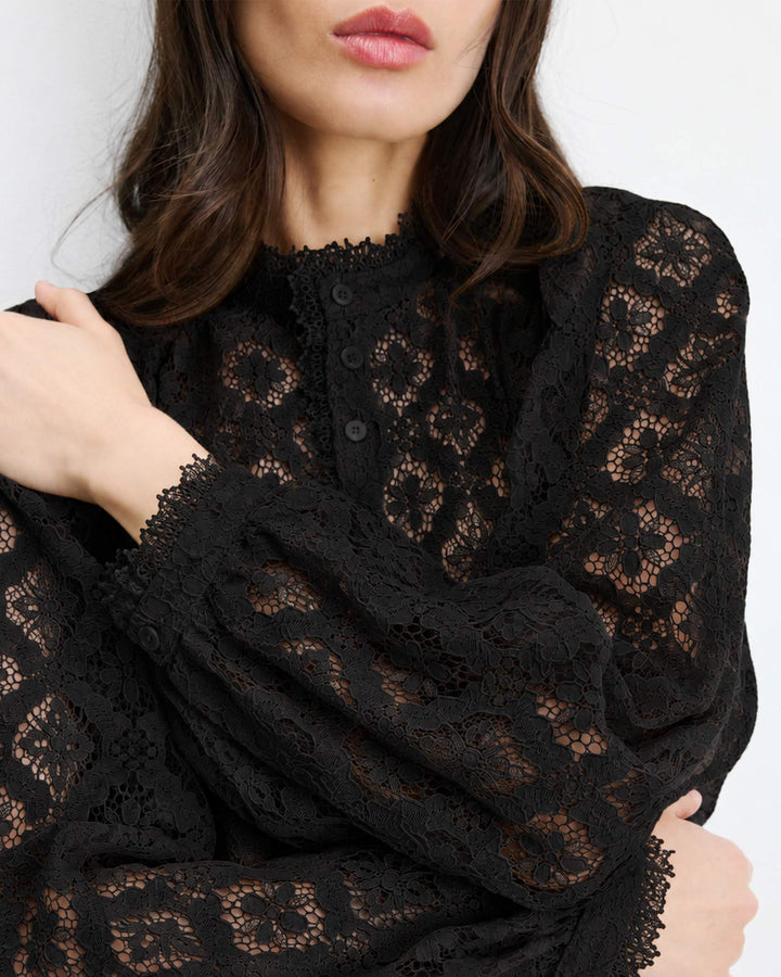 Blouse ample en dentelle boutonnée noir Anita