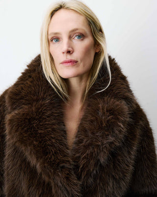 Manteau fausse fourrure croisé chocolat Amy