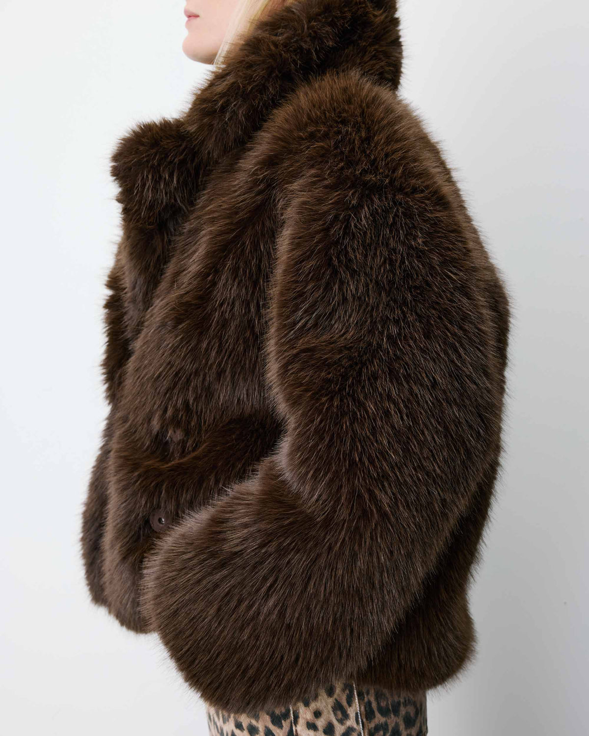 Manteau fausse fourrure croisé chocolat Amy