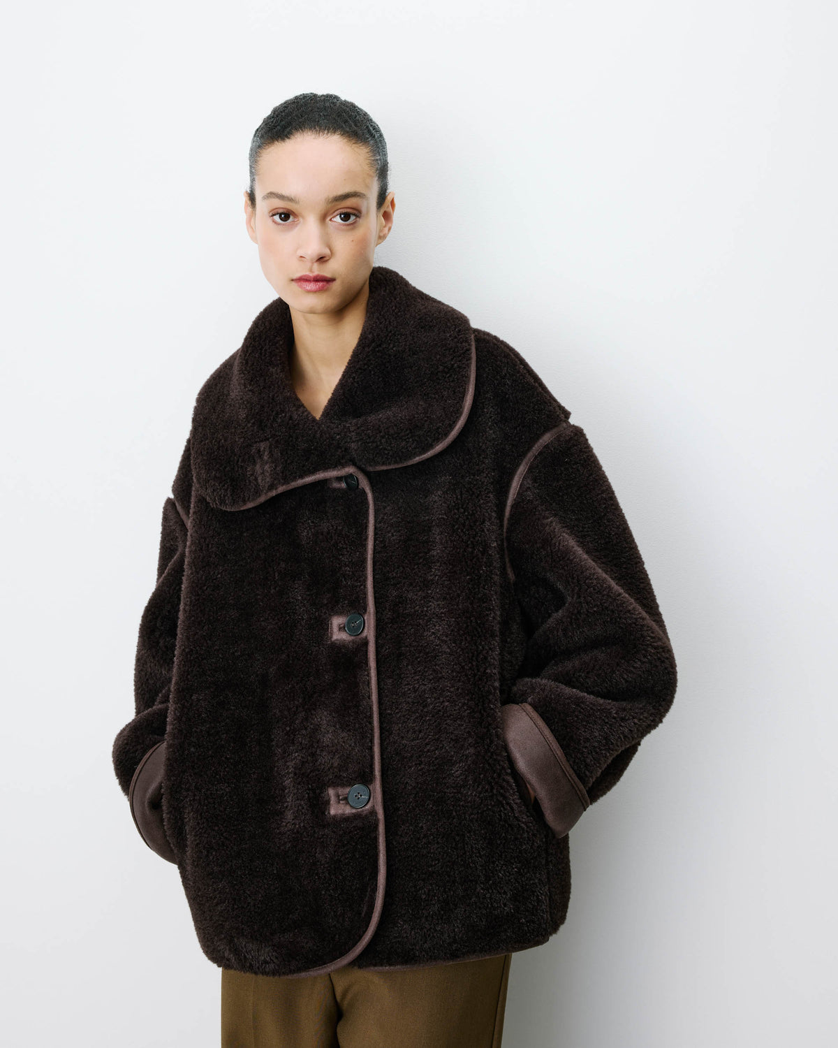 Manteau en fausse fourrure oversize boutonné chocolat Amelio