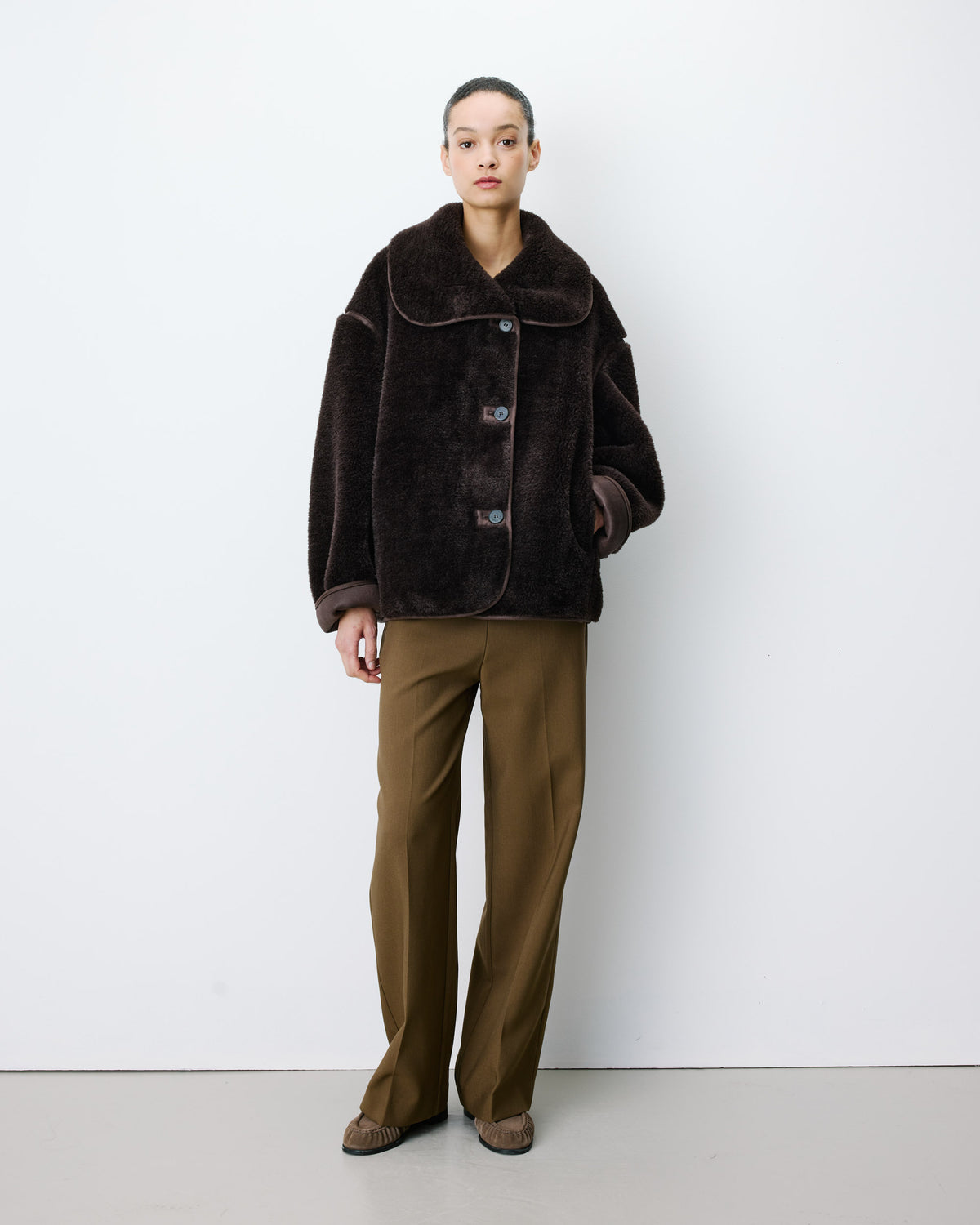 Manteau en fausse fourrure oversize boutonné chocolat Amelio