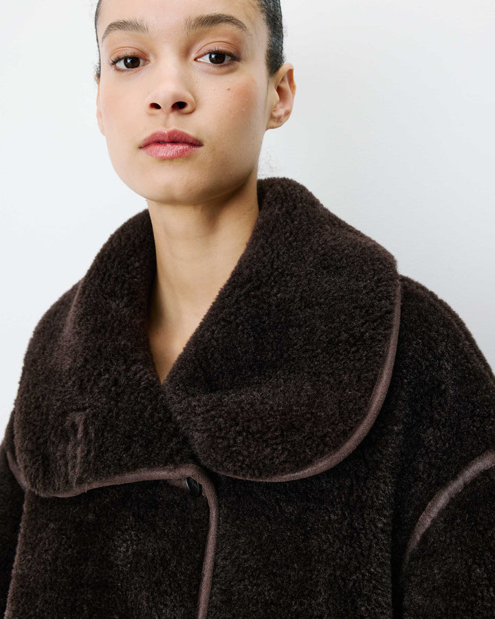 Manteau en fausse fourrure oversize boutonné chocolat Amelio