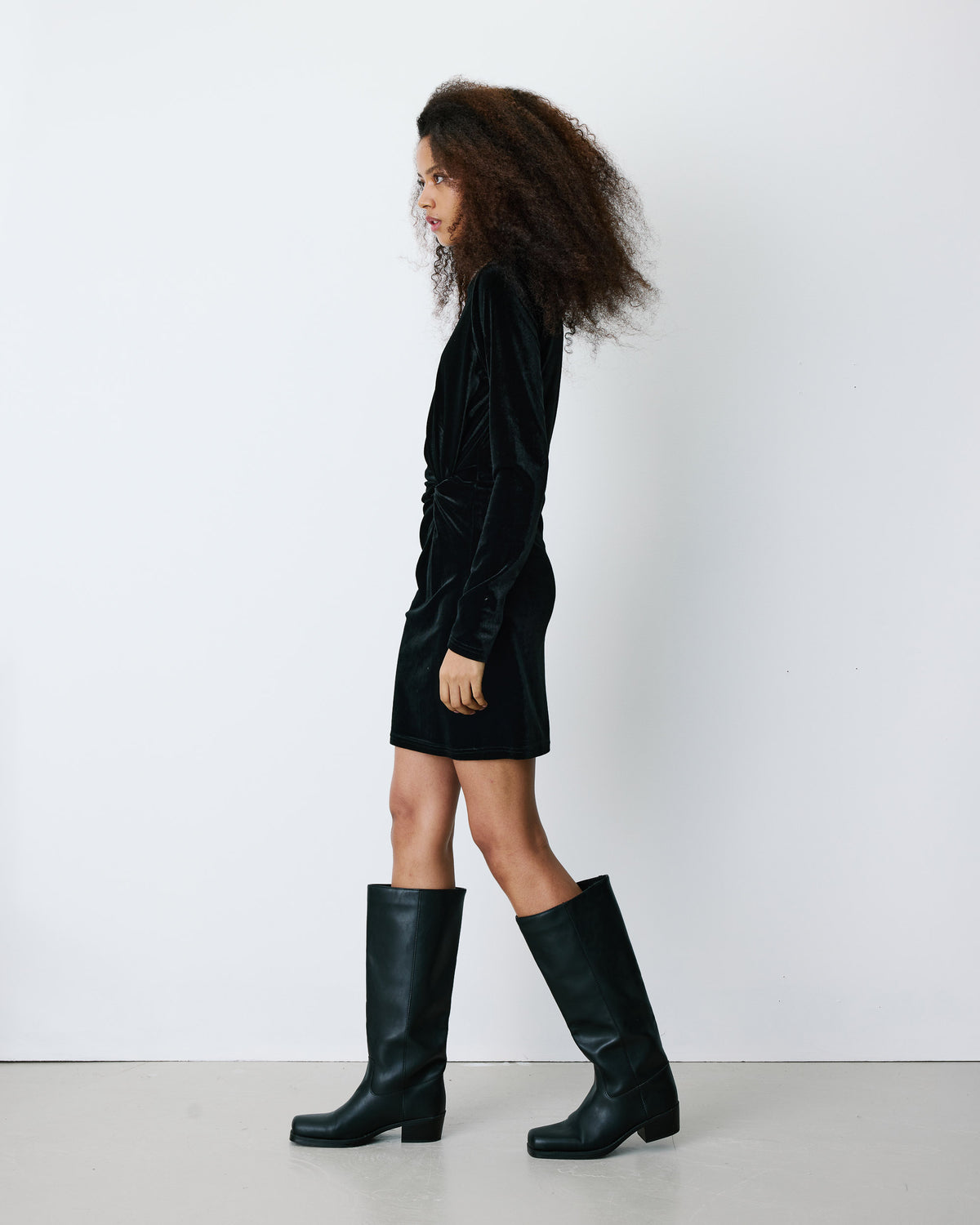 Robe courte velours drapée manches longues noir Beverly
