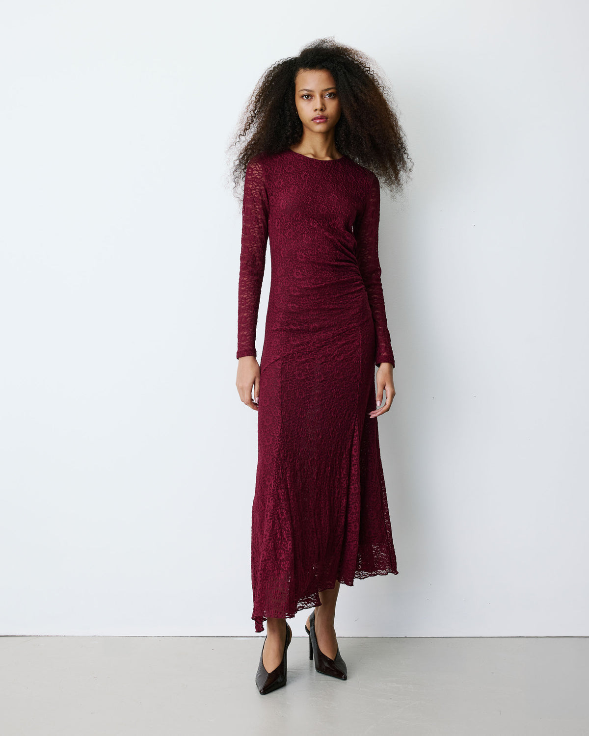 Robe longue en dentelle froncée cherry Bianca