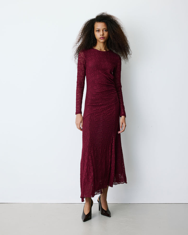 Robe longue en dentelle froncée cherry Bianca