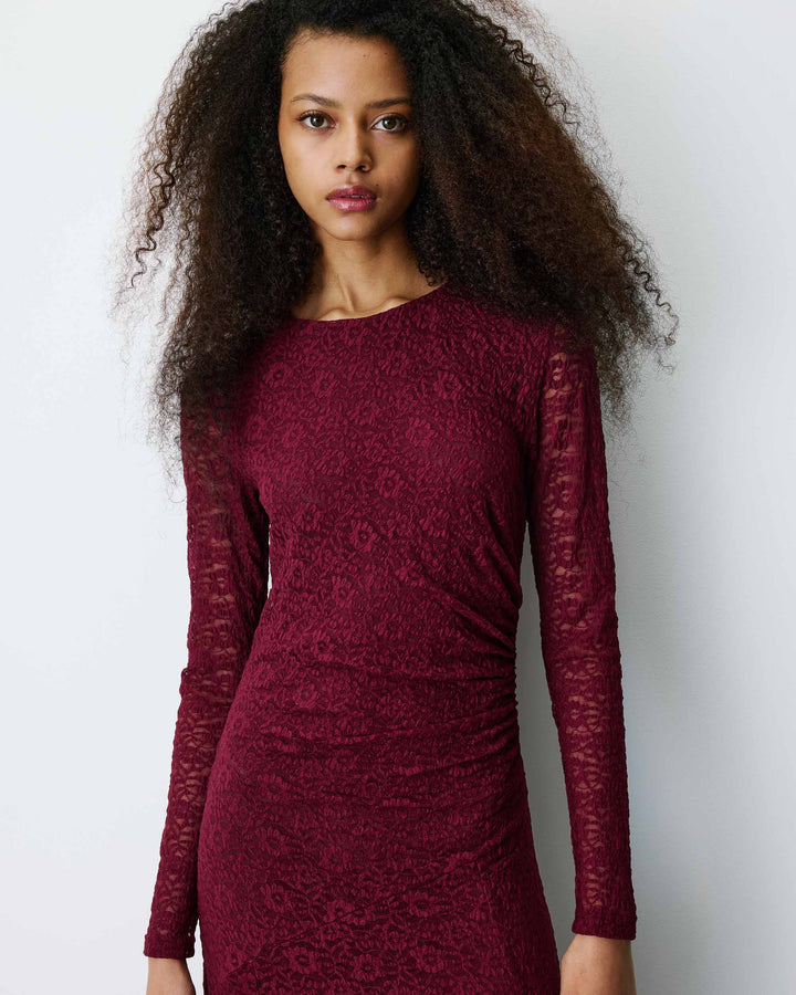 Robe longue en dentelle froncée cherry Bianca