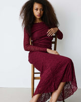 Robe longue en dentelle froncée cherry Bianca