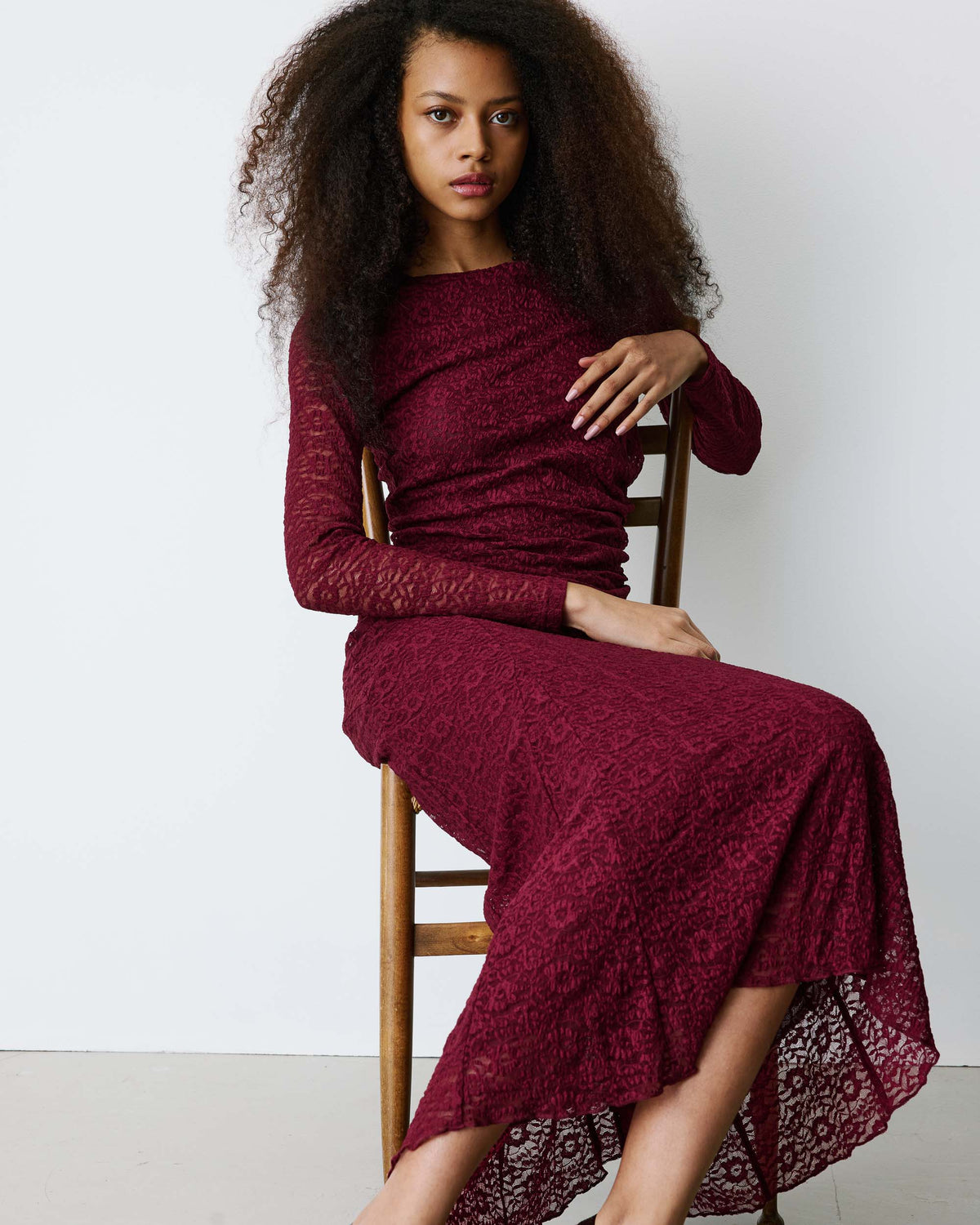 Robe longue en dentelle froncée cherry Bianca