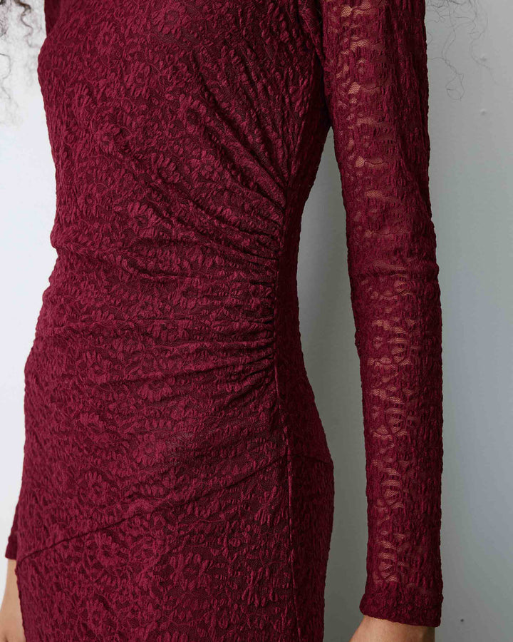 Robe longue en dentelle froncée cherry Bianca