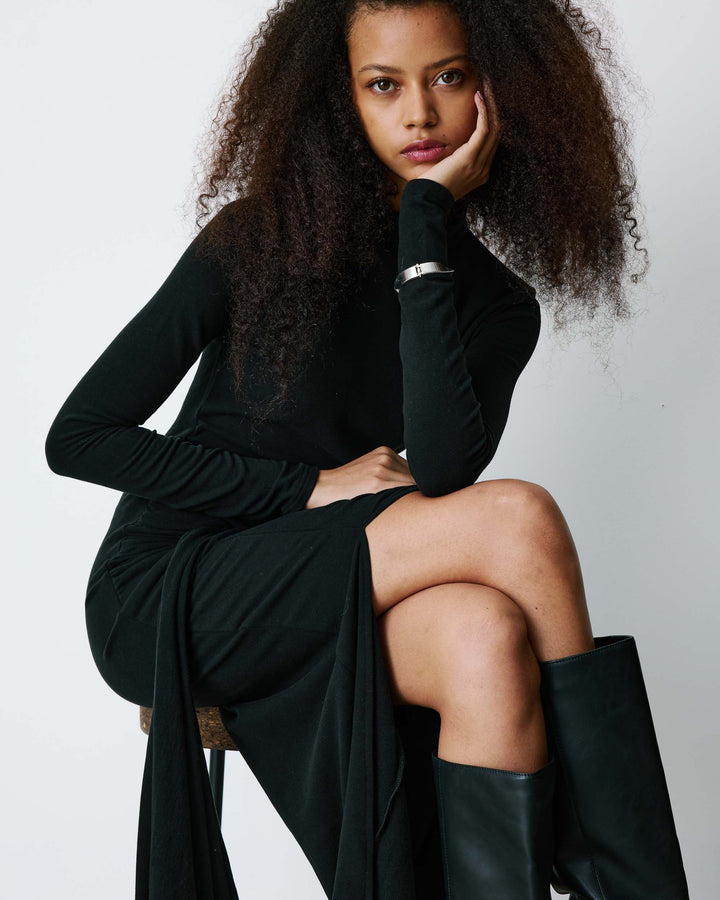 Robe longue ajustée dos nu à nœud devant noir Britney