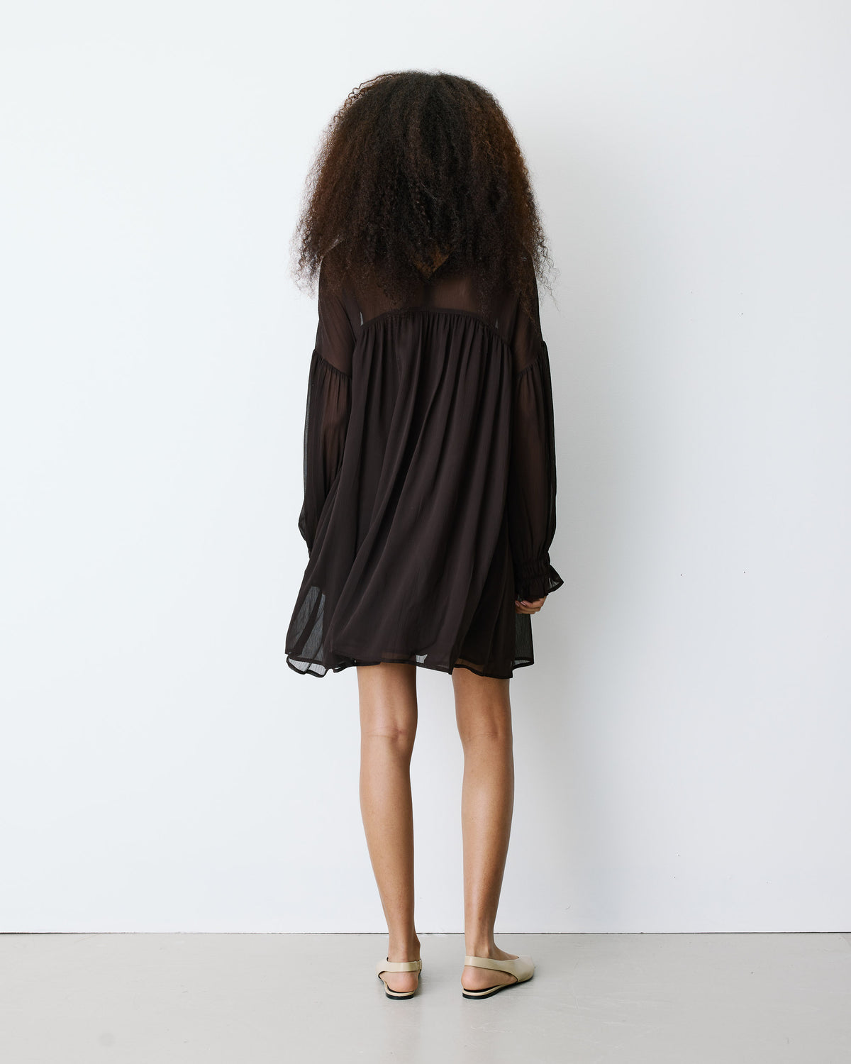 Short sheer-neck dress chocolat Belya