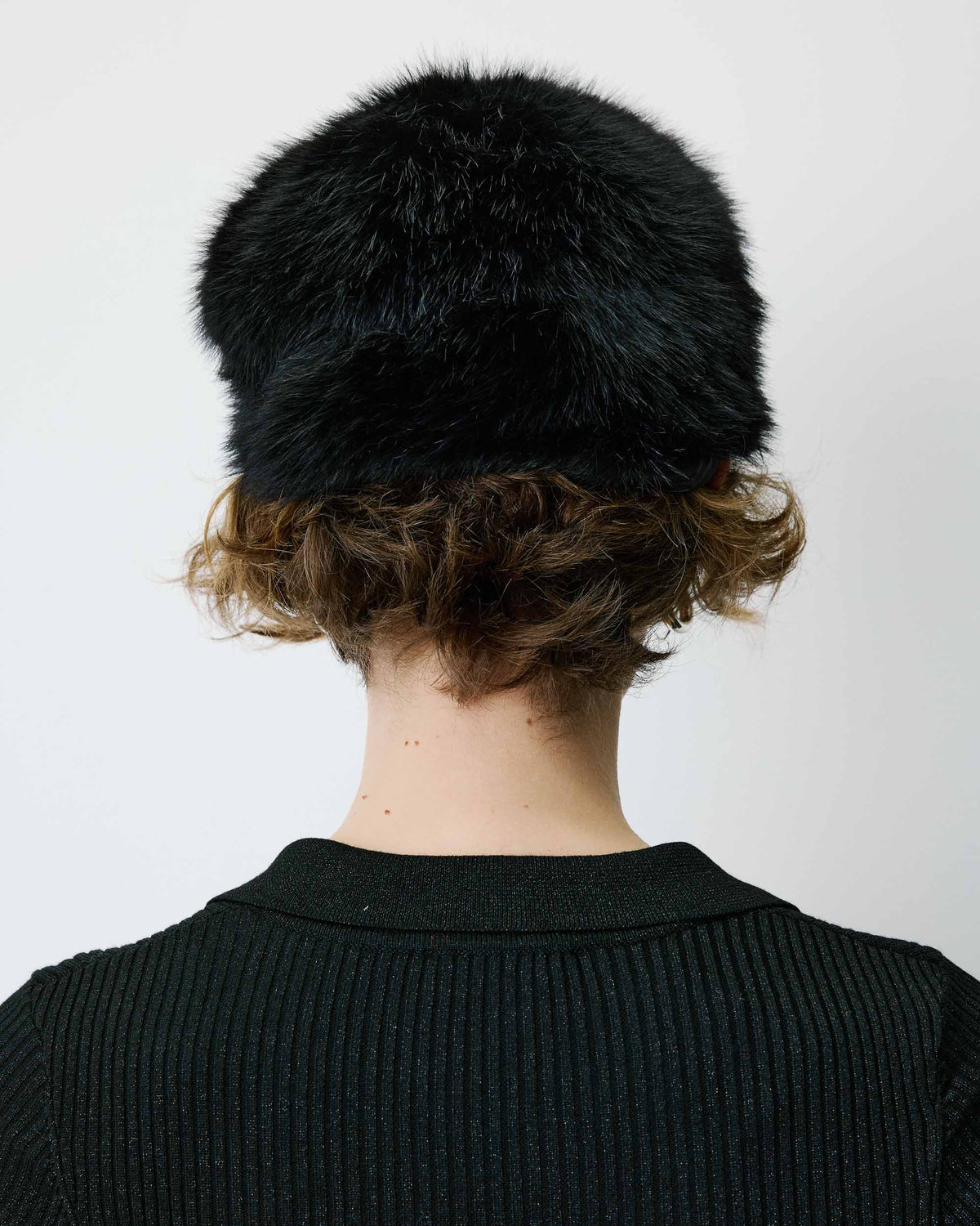 Gorro de pelo sintético redondo em pelo sintético preto Benito