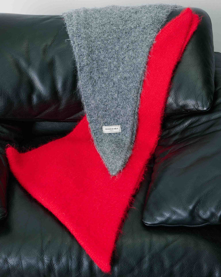 Knitted triangle scarf rouge Bonnie
