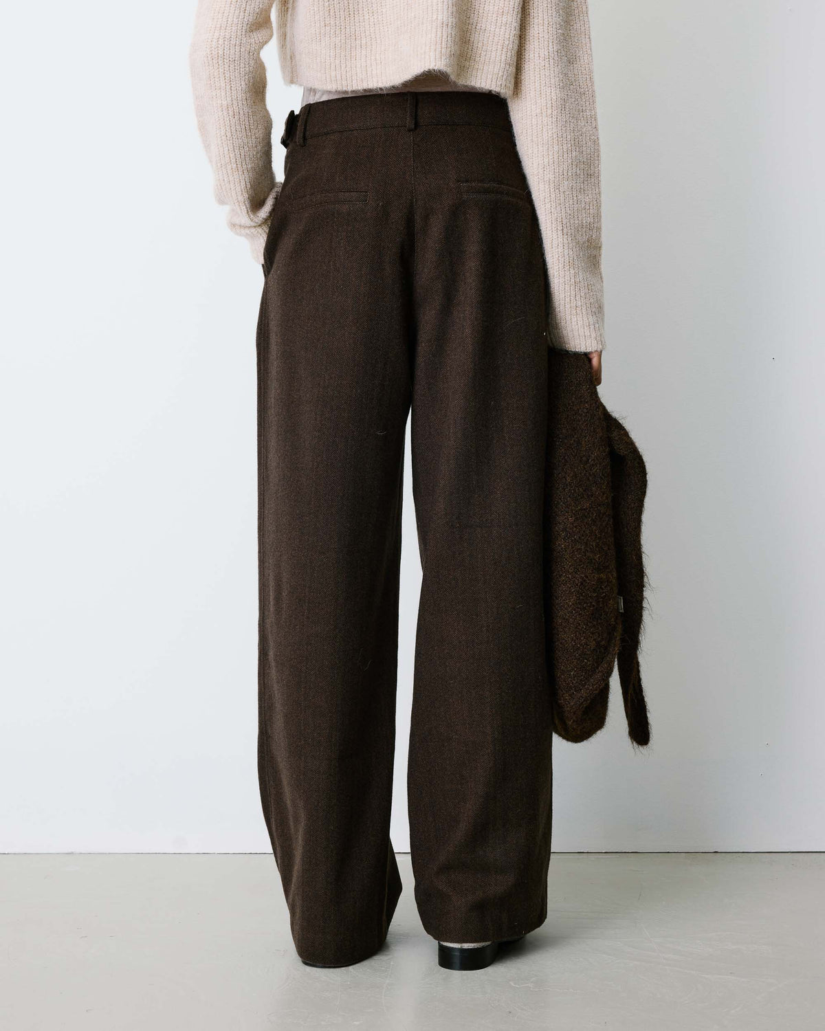 Pantalon tailleur large motif chevrons chocolat Bastien