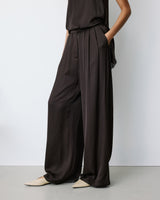 Pantalon en satin fluide à pinces chocolat Barnabe