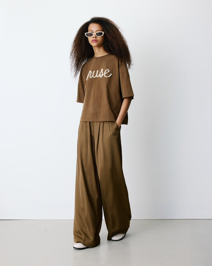 Pantalon en satin fluide à pinces olive Barnabe