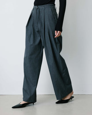 Pantalon tailleur oversize à plis ceinturé anthracite Barclay