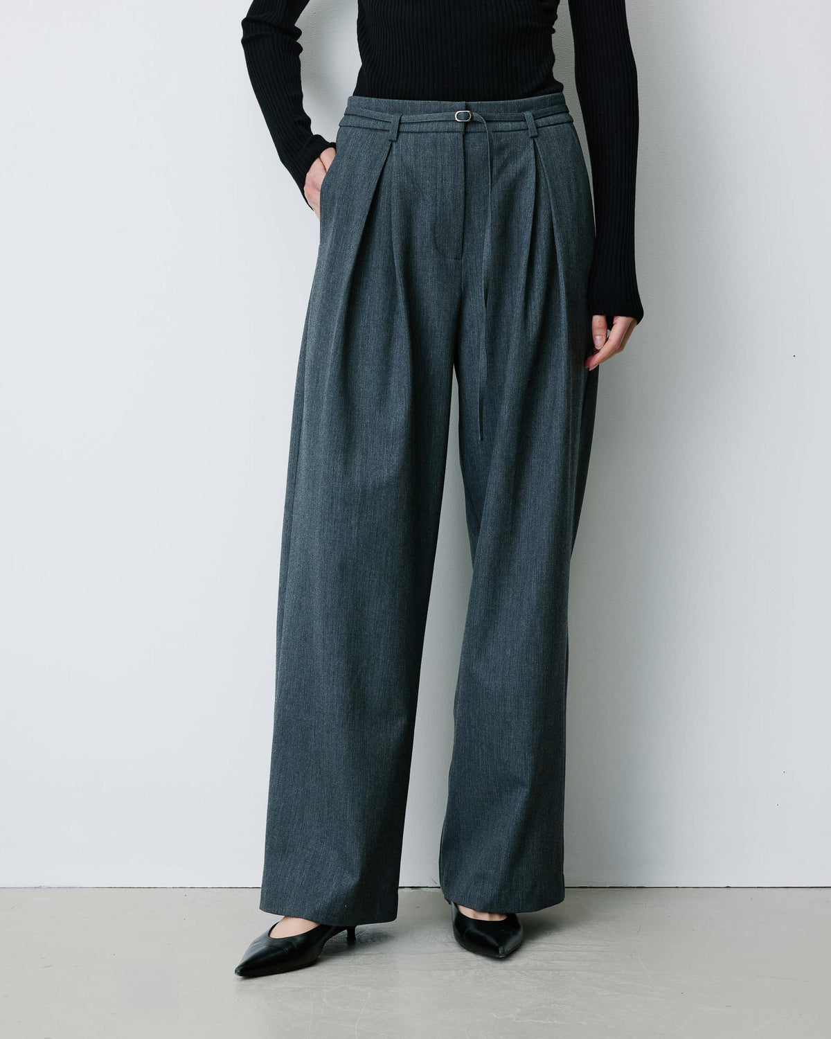 Pantalon tailleur oversize à plis ceinturé anthracite Barclay