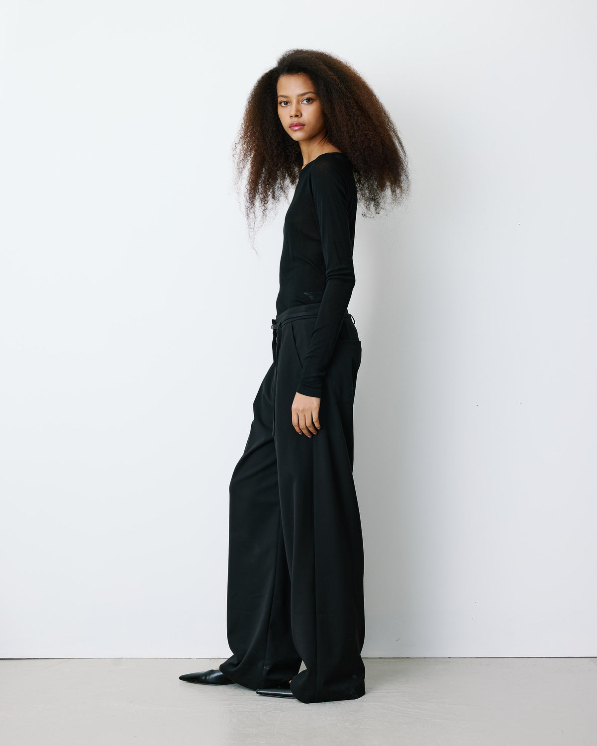 Pantalon tailleur oversize à plis ceinturé noir Barclay