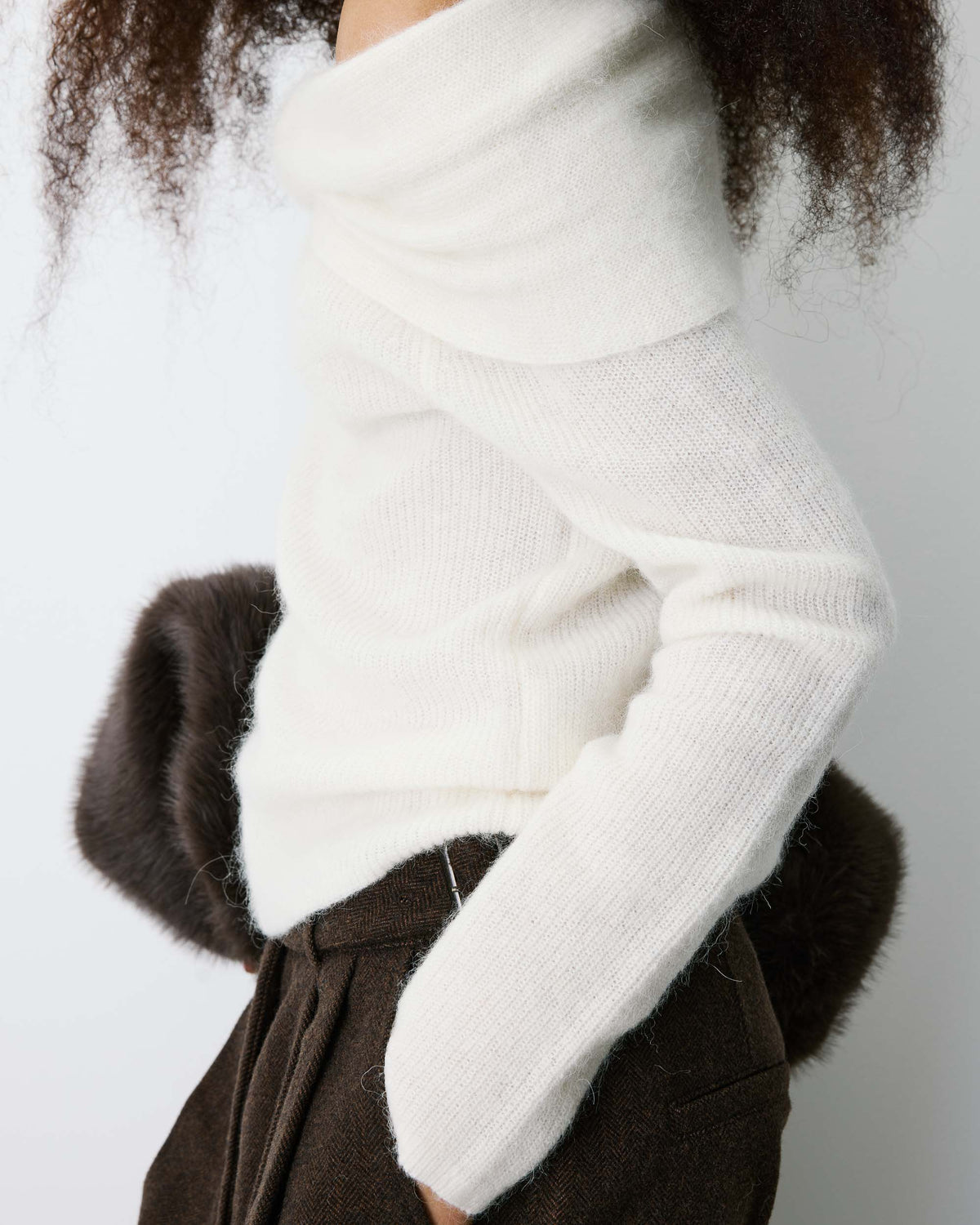 Pull à épaules dénudées manches longues ecru Bisou
