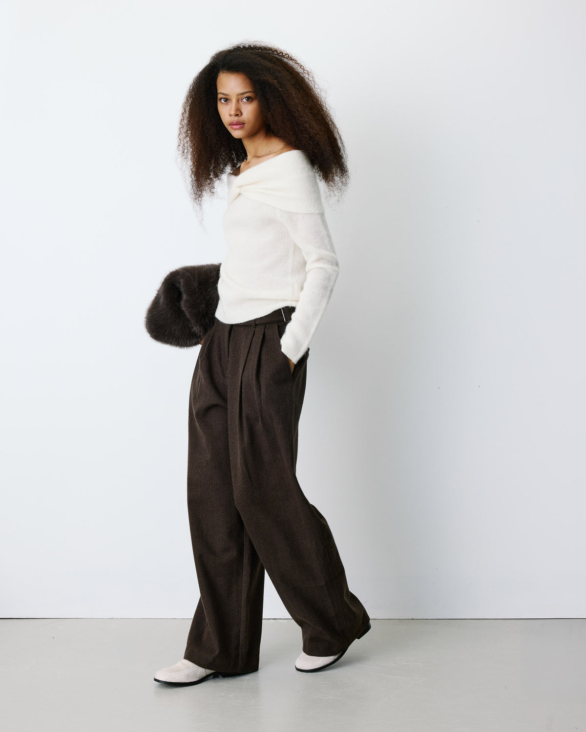 Pull à épaules dénudées manches longues ecru Bisou