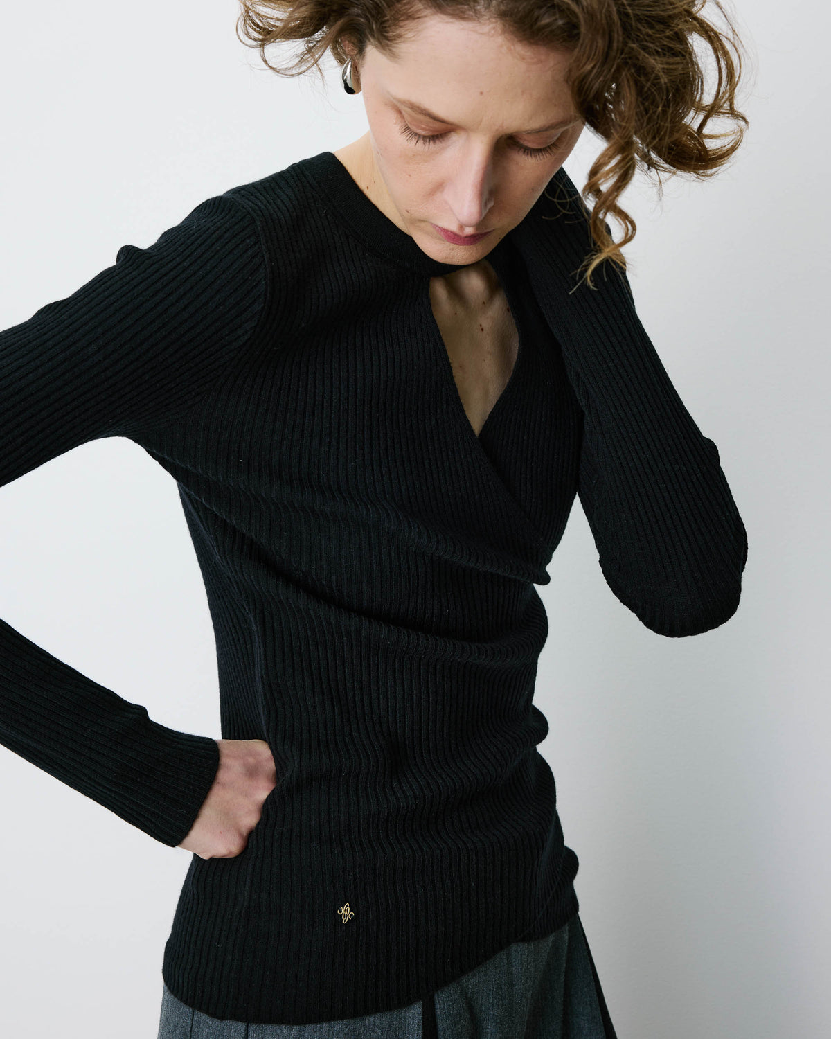 Pull cache-cœur col V près du corps noir Bindi