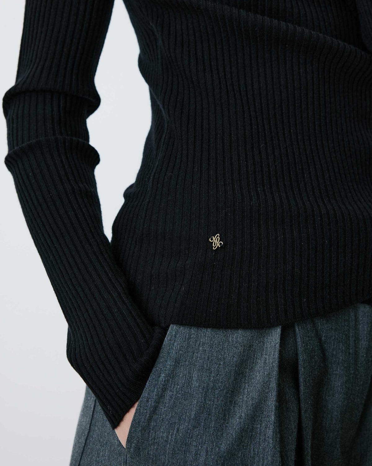 Pull cache-cœur col V près du corps noir Bindi