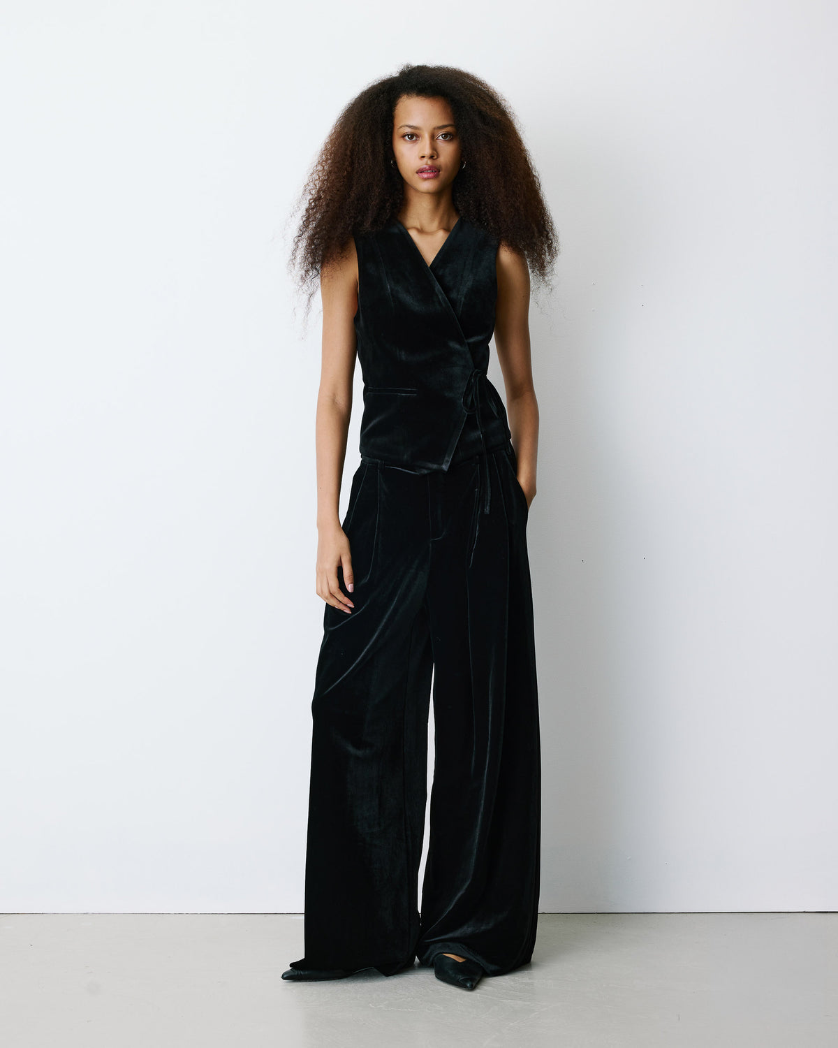 Gilet tailleur velours sans manches à nouer noir Benny