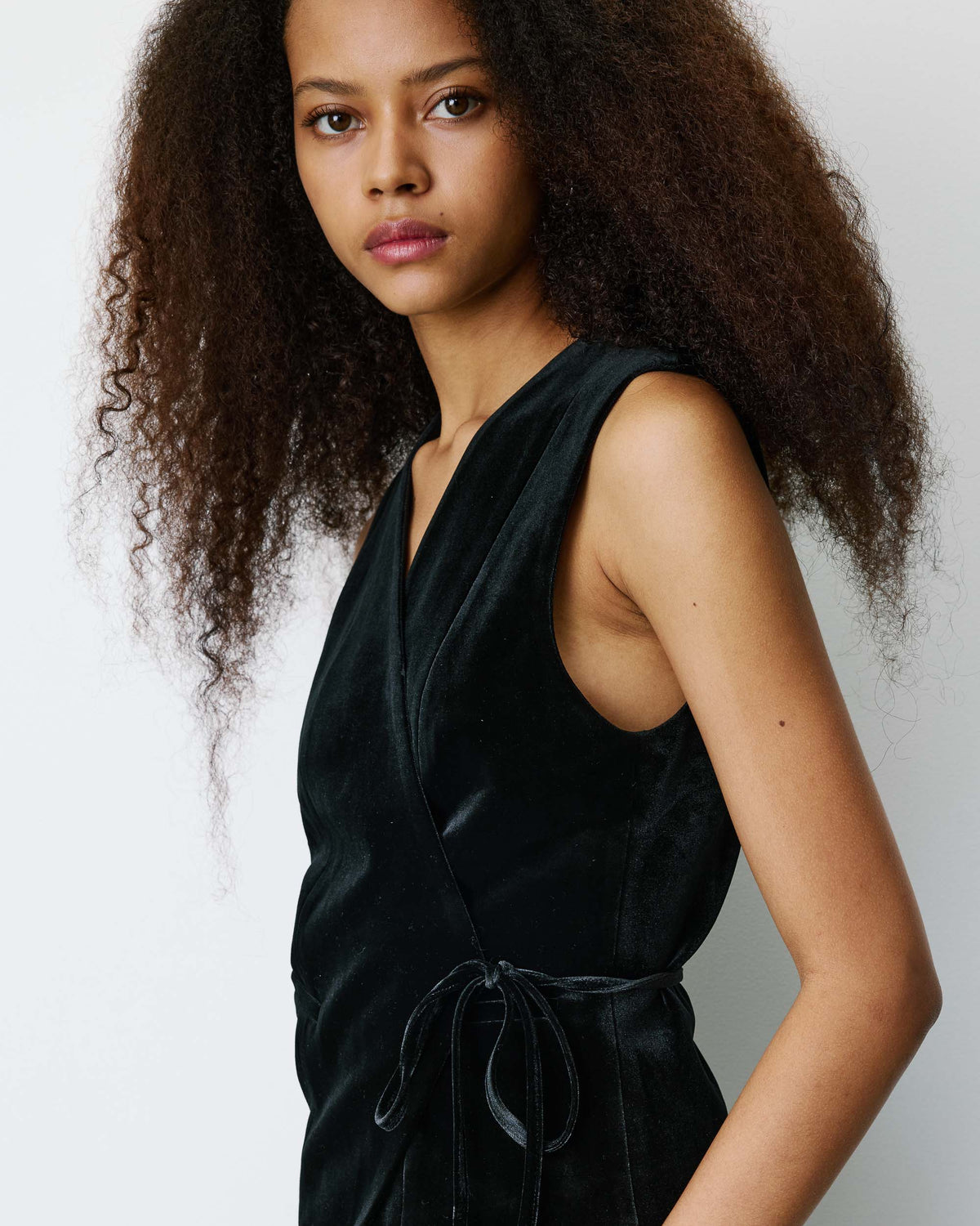 Gilet tailleur velours sans manches à nouer noir Benny