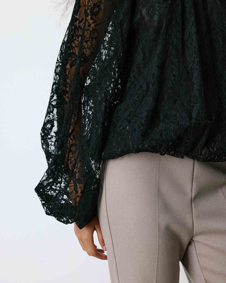 Blouse fluide en dentelle manches bouffantes noir Beth