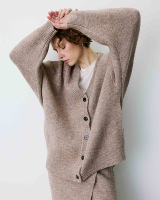 Cárdigan oversize con cuello de pico mocha Bloom
