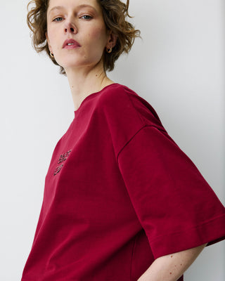 Camiseta con mensaje de lentejuelas cherry Bond