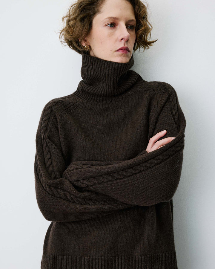 Oversized cable-knit turtleneck jumper chocolat Bastille