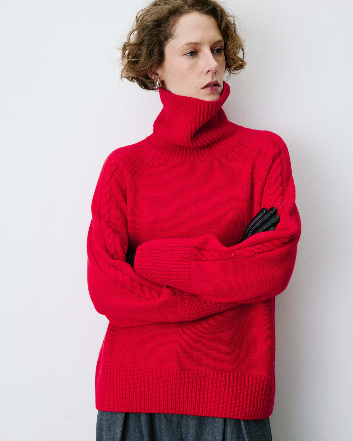 Pull oversize col roulé en maille torsadée rouge Bastille