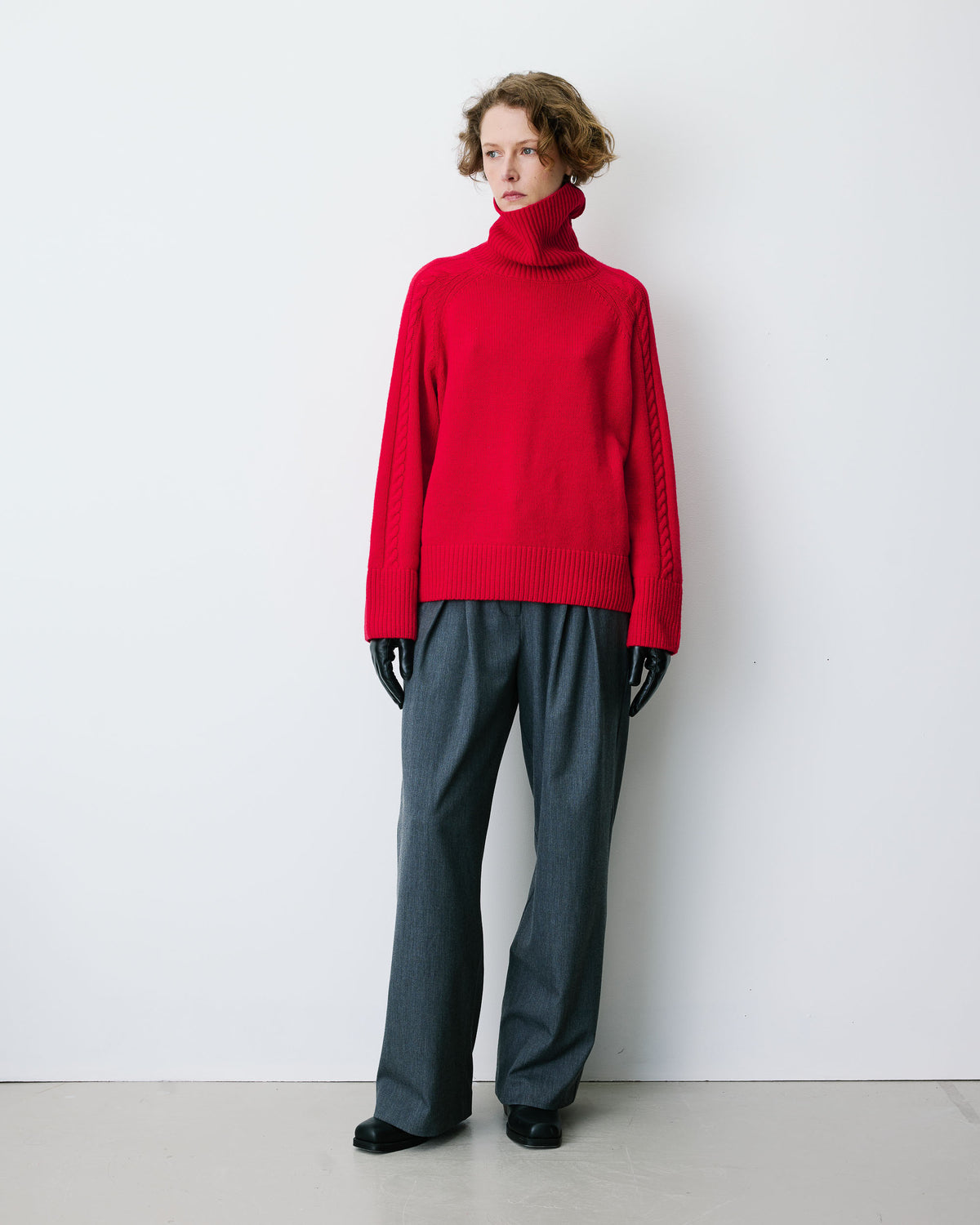 Pull oversize col roulé en maille torsadée rouge Bastille