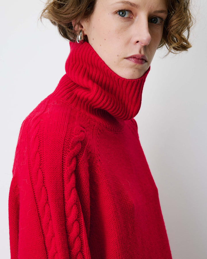 Pull oversize col roulé en maille torsadée rouge Bastille