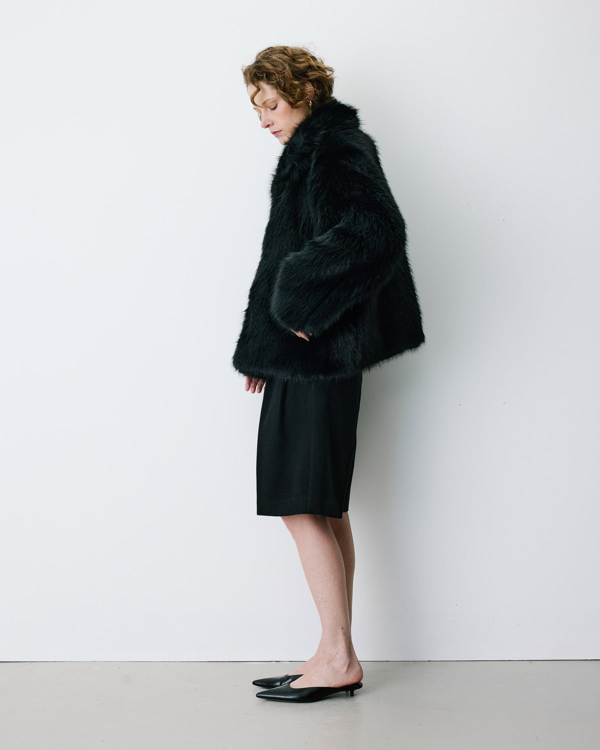Faux-fur coat with a wide collar noir Billie