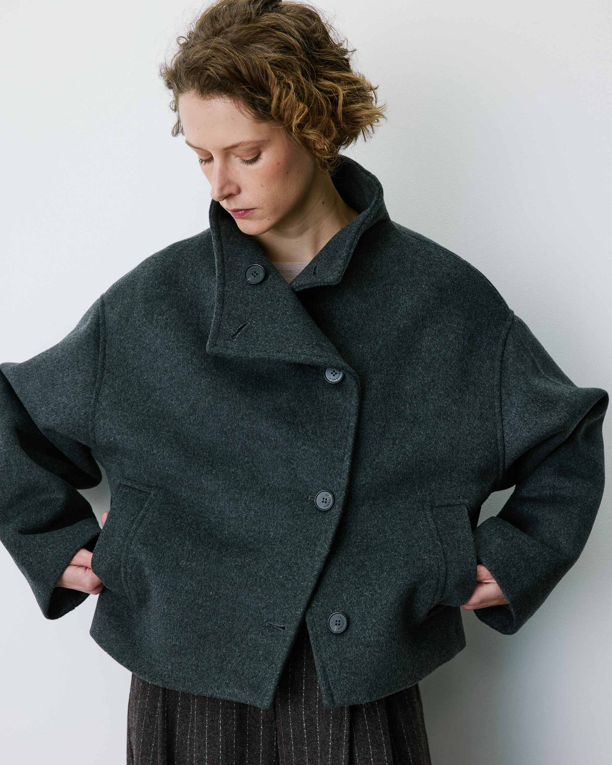 Manteau court col cheminée en laine mélangée anthracite Blanca